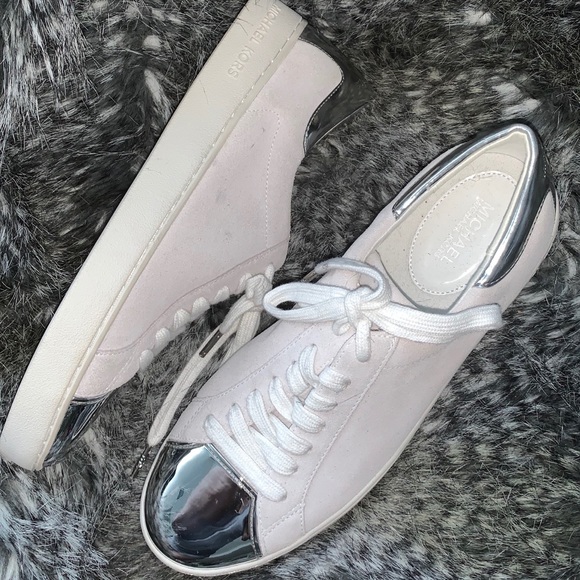 SNEAKERS - Picture 2 of 5